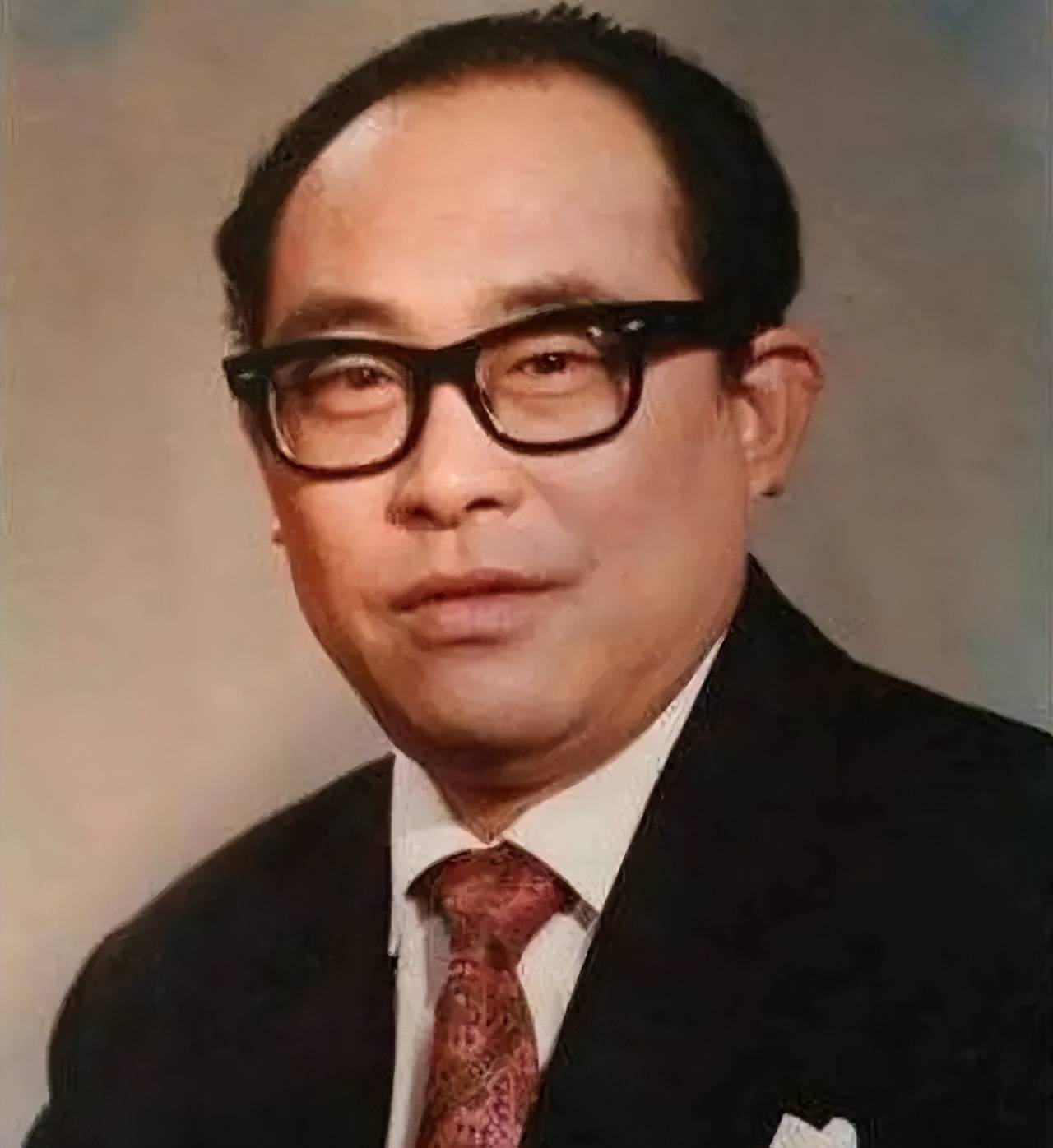 丈夫离世后独自守着骨灰盒生活16年如今儿子成为她一生的痛